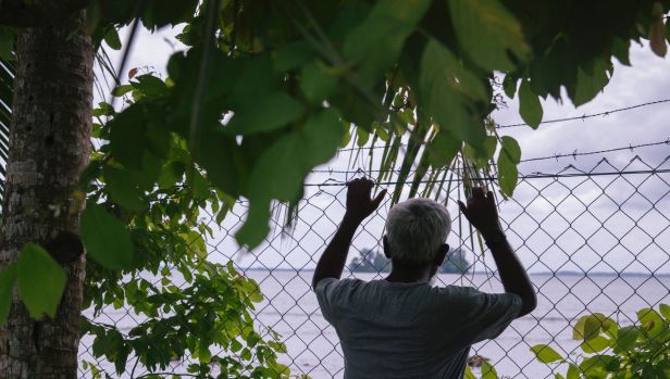 CrowdVoice's tweet photo. #Asylumseeker found dead near #Australia's #Manus Island detention centre. Five have died on Manus since '12. More: https://t.co/wgZ8qLryd3 https://t.co/XfZcJ00JiZ
