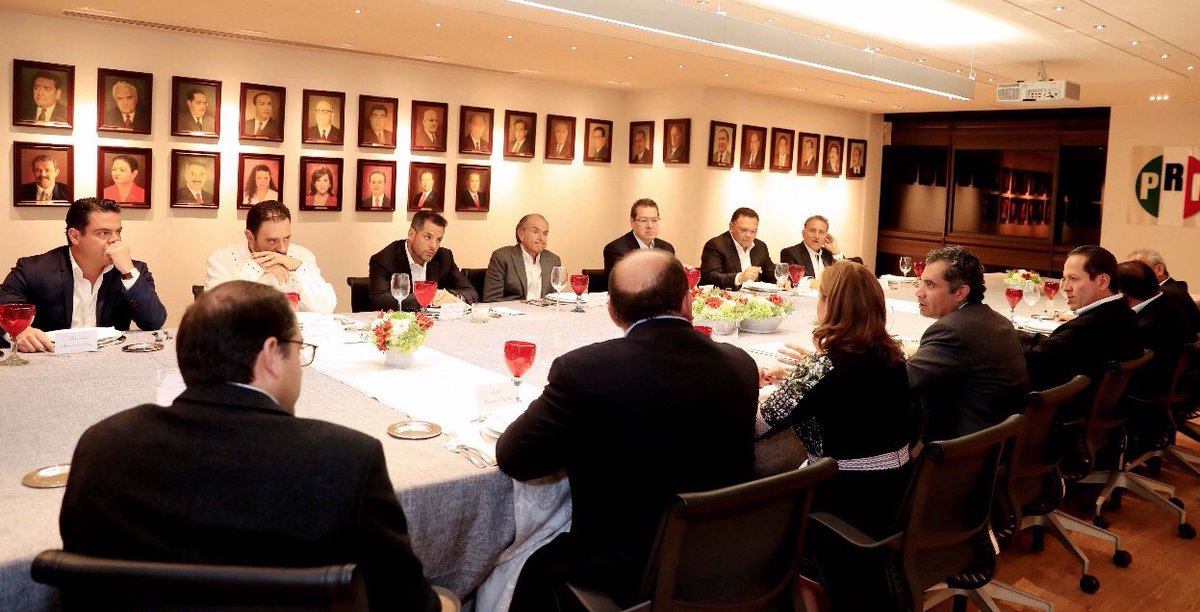 EnriqueOchoaR's tweet photo. La inclusión y la unidad de propósito son pilares en nuestro partido. | Reunión con Gobernadores #PRIistas, rumbo a la #XXIIAsambleaPRI. https://t.co/Fp6pm7oQEp
