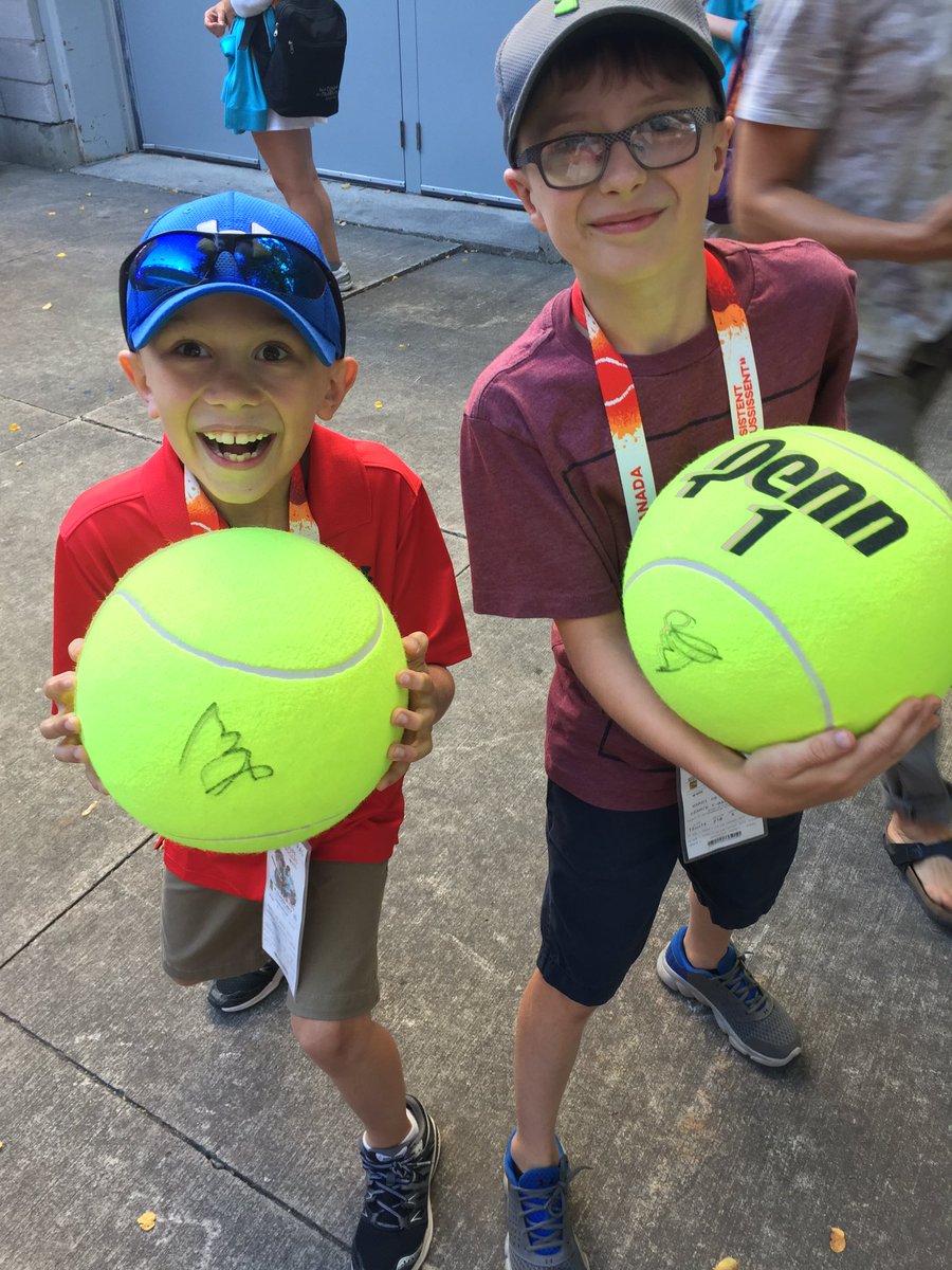 jflabbe's tweet photo. @denis_shapo thank you so much for signing these!!! #greatMatch #CoolWithMyKids https://t.co/JQuIZ6P9Md