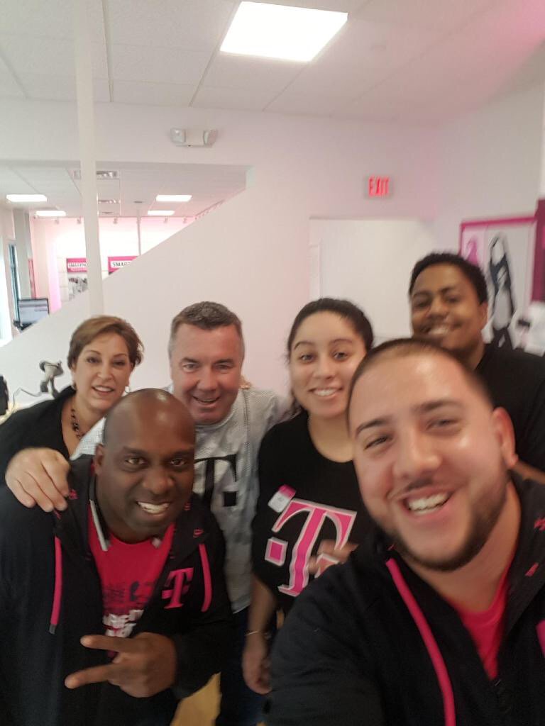thayesnet's tweet photo. @TMobile TCC w awesome new store at UConn ready for 
Huskies coming back to school! https://t.co/bBamn44Wd9
