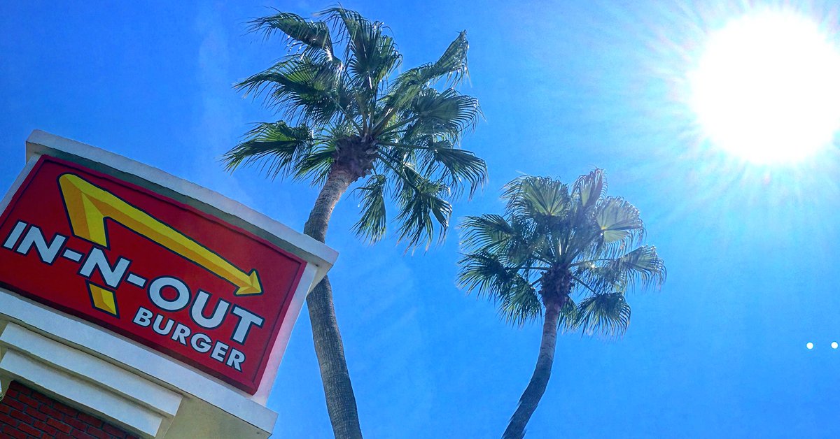 davedusick's tweet photo. ๐๐ดโ๏ธ
It's a good Tuesday.
#BecauseCalifornia
#InNOut https://t.co/TZJPhrccJc