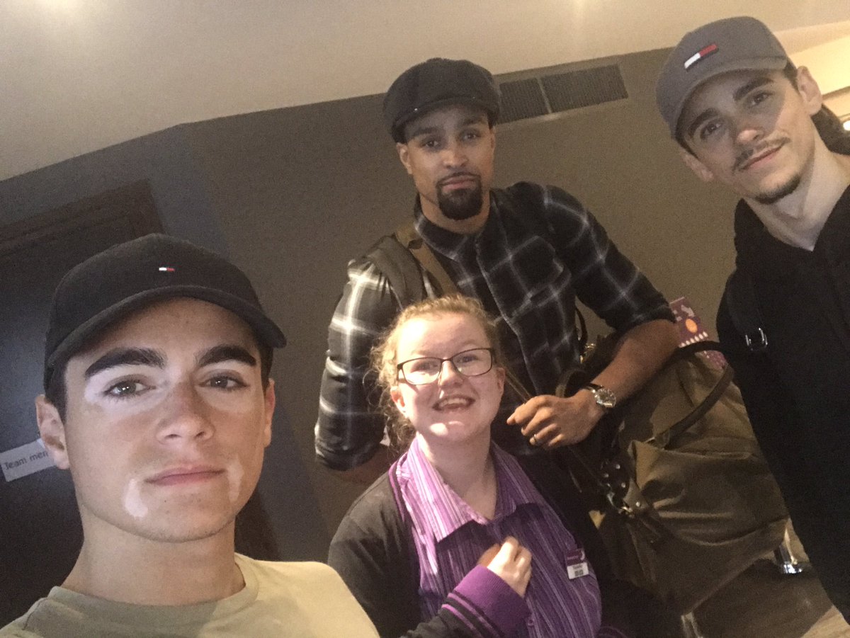 More selfies with Diversity! #mineheadpi #perksofthejob #takemetoFlorida <a href="/AshleyBanjo/">Ashley Banjo</a> @MineheadPI @jamespearson82