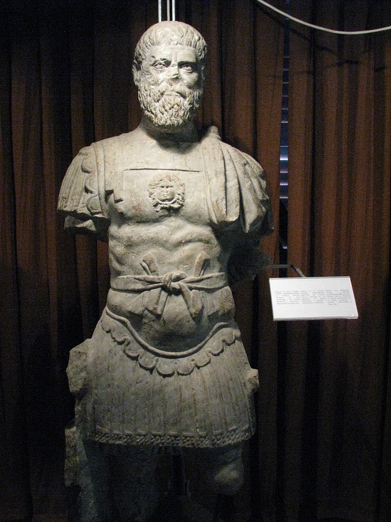 Busto dell'imperatore Pertinace, 

rinvenuto nella fortezza legionaria di Apulum in Dacia, della quale fu governatore provinciale