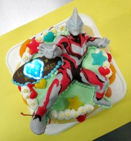 Uzivatel ケーキのはりまや Na Twitteru ケーキのはりまやです またまたウルトラマンジードのケーキの ご注文をいただきました ありがとうございました うれししいです 全国に発送もしております 日本中に広まればいいな ウルトラマンジード 立体ケーキ