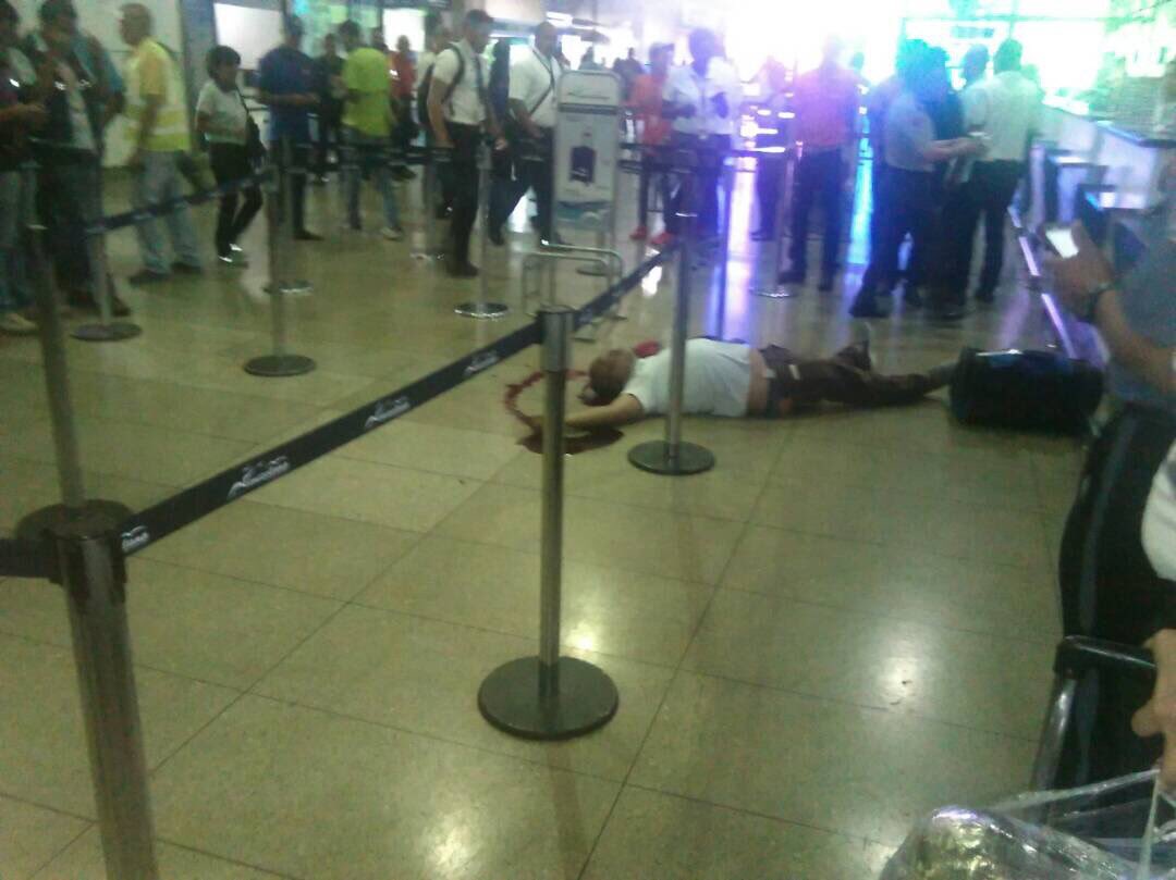 AbreuReport's tweet image. #AHORA: Hombre asesinado en #Maiquetia frente a mostrador de venezolana es abogado penalista y venia de Santo Domingo. | Vía @RCamachoVzla