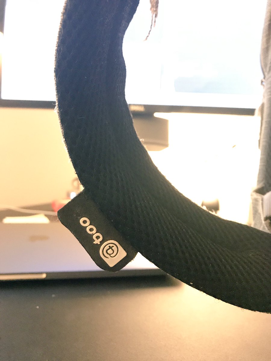 zacbeggs's tweet photo. @booqbagsus makes their bags so well, i used this everyday for the past 5 yrs.Never a broken zipper but many holes later,finally time to RIP https://t.co/dvnKzWI4LW