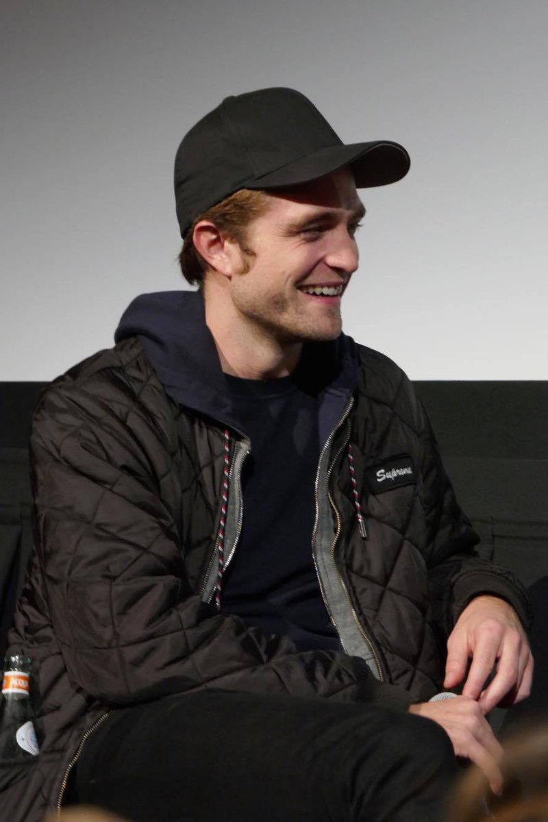 Pattinson_AW's tweet image. Added New Fan Video of Robert Pattinson at the Metrograph Q&amp;amp;A in NYC (August 7) pattinson-art-work.com/2017/08/good-t…