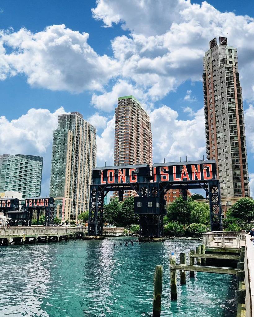 bennettgrey's tweet photo. Summer strolls along the Long Island City riverfront... // 🏙🏙🏙 // #GREYBEAUTY https://t.co/dkeELfVDWL https://t.co/LTifo3MUlL