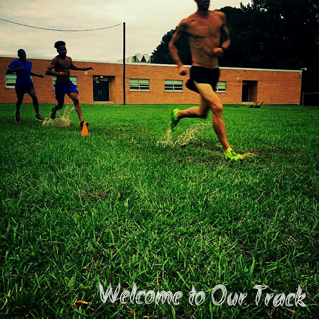 rcwbxc13's tweet photo. @WesternBranchTF getting a little wet and muddy at today's XC practice #WelcomeToOurTrack #GotMud #OffRoading #RunVA https://t.co/jp8YHjKLef
