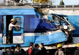 Marta0061's tweet photo. En #MartesIntratable @RandazzoF q maquillo trenes oxidados y asi llego con su Revolucion Ferroviaria a la #TragediaDeCastelar con #3Muertos https://t.co/cnVE1stVjK