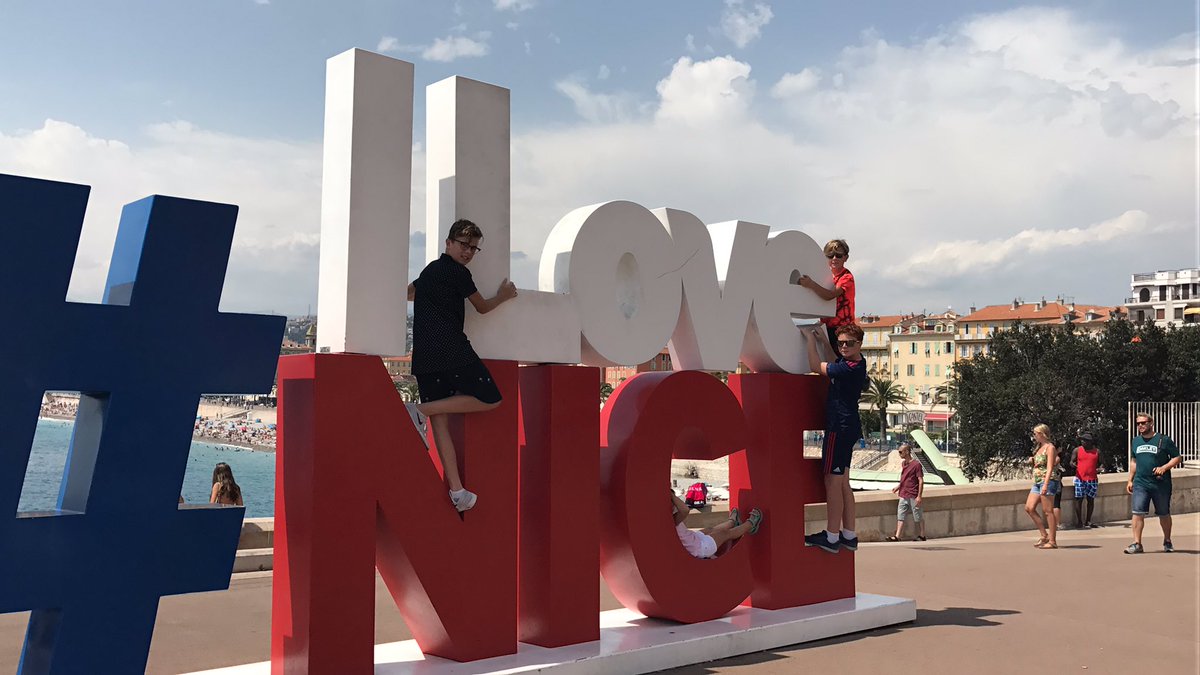 ClaudiSchuurman's tweet photo. Nice is Nice! Indrukwekkende stad! Frans maar wat kun je je er als Nederlander thuis voelen #nice #promenadeanglais #14juillet https://t.co/ehWKY2ya2I