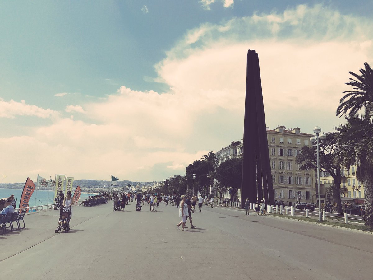 ClaudiSchuurman's tweet photo. Nice is Nice! Indrukwekkende stad! Frans maar wat kun je je er als Nederlander thuis voelen #nice #promenadeanglais #14juillet https://t.co/ehWKY2ya2I