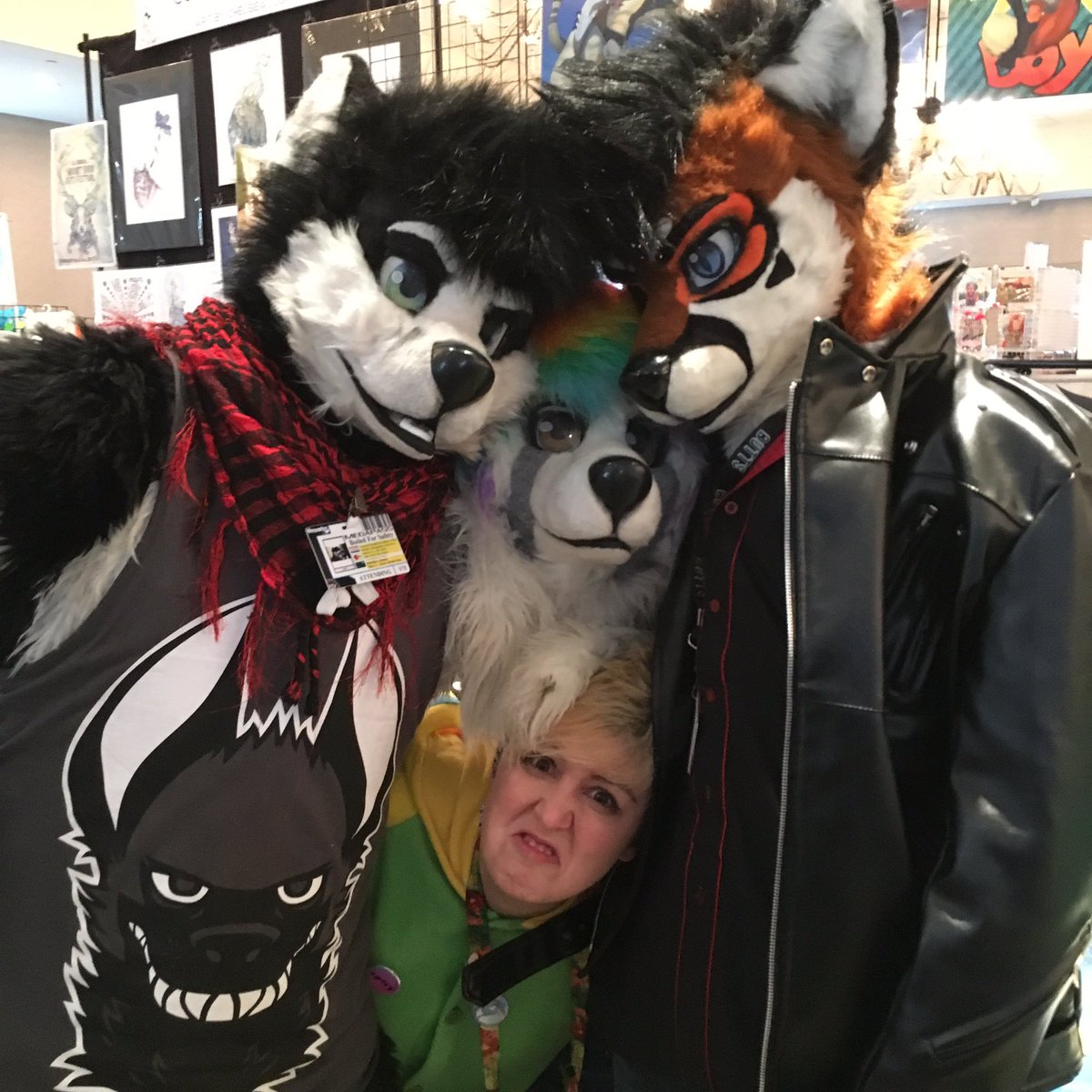 aisuart's tweet photo. i didn't get to wear aisu at all during #mplex2017 so i had my doe fam pose with her severed head 😭 @MoriMutt @TartiiCat @OneEyedDoeOFC https://t.co/p4htKKIc2p