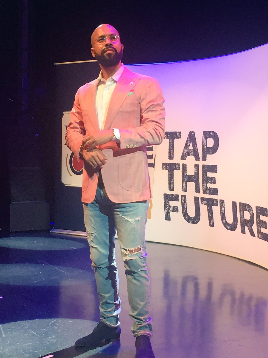 KennyBurns's tweet photo. CHiCAGO... WE ARE HERE 🍺#MLtaptheFuture https://t.co/ugCiLIesJZ