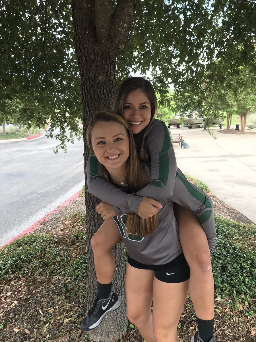 sydney_chafin's tweet photo. last season, best season #senyaas #rrvb #snrszn https://t.co/yx2i3IYtzv