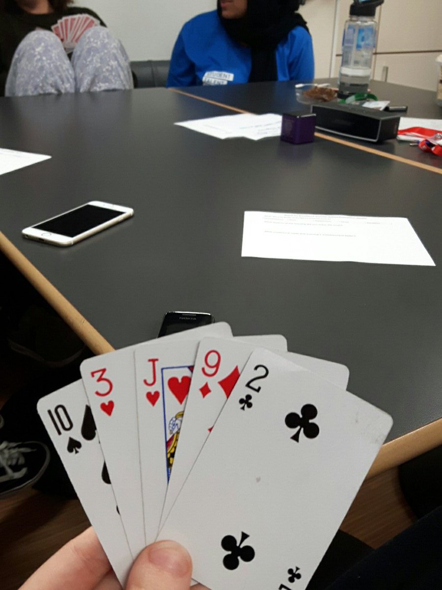 ProperIndecisi1's tweet photo. Which card..? 🤔🤔 #lookatlivstoethumb #RFESS17 https://t.co/rdTKWepT4I