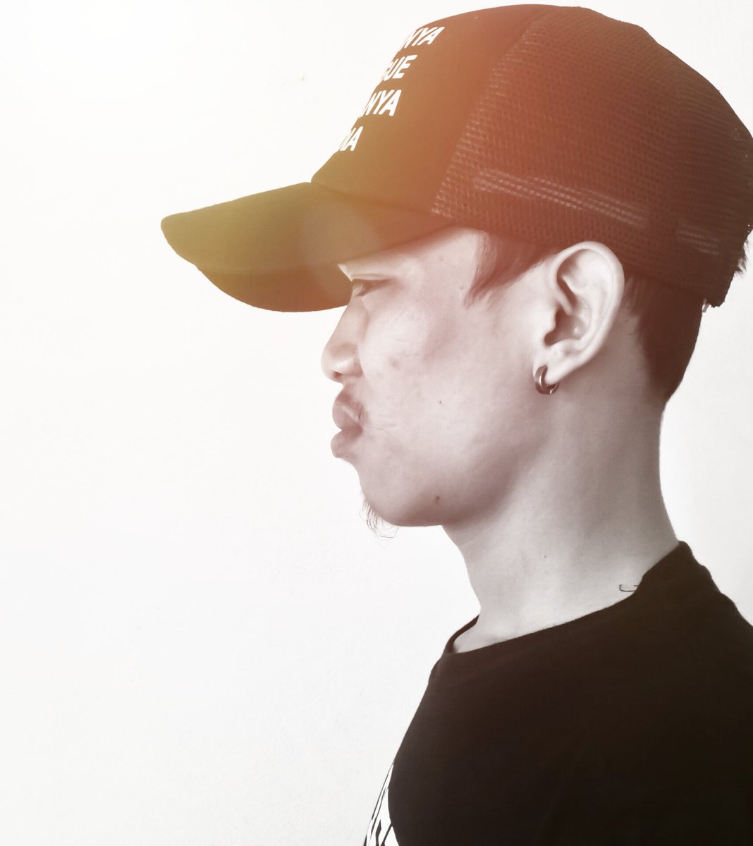 Ardialvinsaa's tweet photo. who 🤔
#lovemild
#effect
#SoundCloud 
#masterings https://t.co/XLvV814GyG