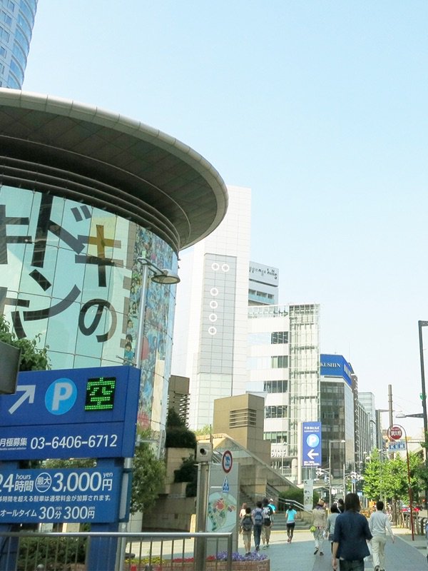 s_eiha00's tweet photo. [都内のどこかpart2]の[おかしな所を探せ!]が分からない…。誰かやってみて！ #よくみると変な画像 https://t.co/Hoc5LQzd3Pに https://t.co/cdBIH1QoQT