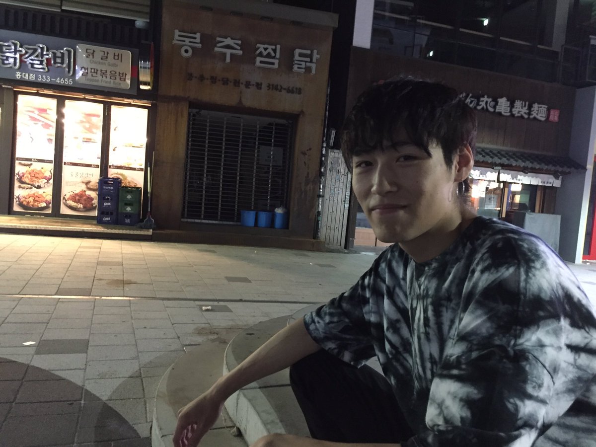 PbtsV's tweet photo. ただの乗り換えの韓国が楽しすぎた！ゆうとありがとう！ https://t.co/48w5Oh9ZtO