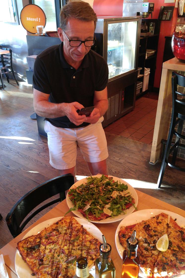 LeCuisinomane's tweet photo. Aller hop, au travail! En plein #PizzaCrawl dans le cadre du #PizzaFestMTL du 11 au 17 septembre 👌🇮🇹🍕 @alaindassylva @pizzafestmtl https://t.co/GNSK1k77eA