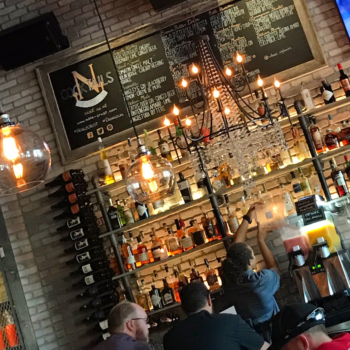 ChefRobReinsmth's tweet photo. Chef Colin is hosting the @tbbloggers tonight @NobleCrust_WC RT if you are here #tampabaytuesday #noblefood #nobledrinks #wesleychapel https://t.co/9S9ZjMOzEY