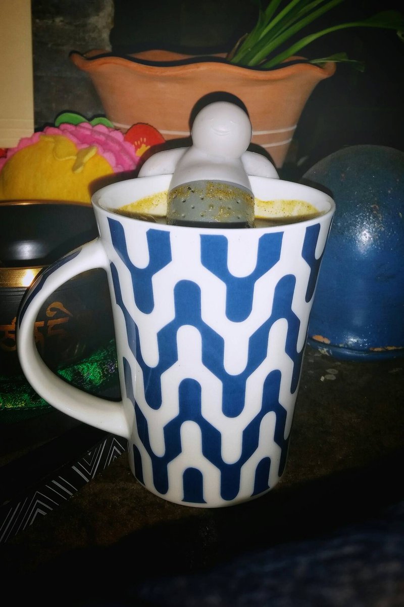 miniecofarmproj's tweet image. #tuesdaytreat hot tub tea man helping me whip up some #tumerictea #herbs #herbaltea #funnyteainfusers #selfcare