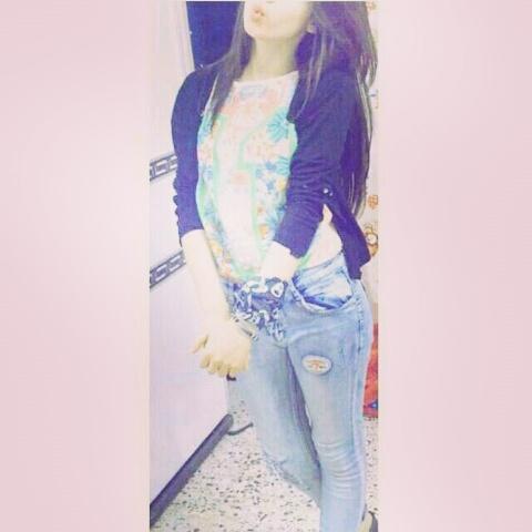 (nerd)#لست تلك لفتاة الي تلزك كدام لمراية ساعات تتمكيج حتى تطلع
اني لو سمعت👂(surprised) اكو طلعه ألف الشال مثل بيبيتي وطلع
#اهم شي سعادتي.