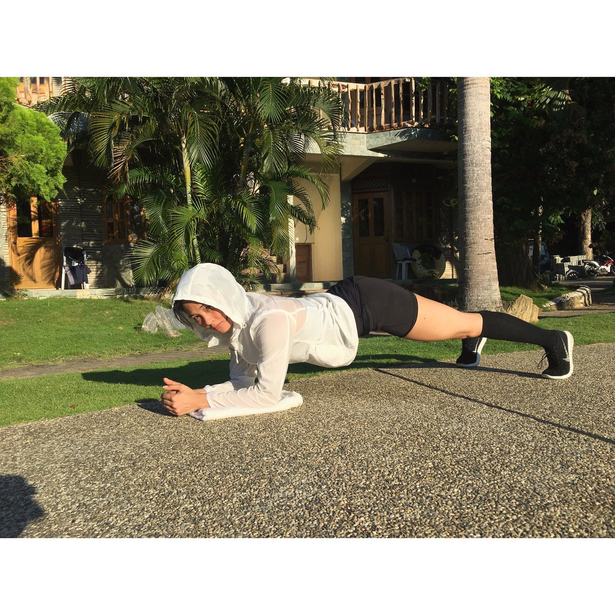 lovelyabella_'s tweet photo. Goodmorning everyone and goodmorning puerto galera 💪🏻😍❤️🙏🏻 #morningroutine #fitandsexy #valeenkinitan #thankyoulord #dayofftaping https://t.co/tOnJ7utZ8N