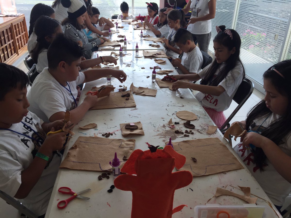 ZA_Tlatelolco's tweet photo. En el #curso de #verano fomentamos desarrollo de habilidades manuales y creativas de los participantes. #Tlatelolco #itzcuintli #guiñol https://t.co/kkdRFErTpW