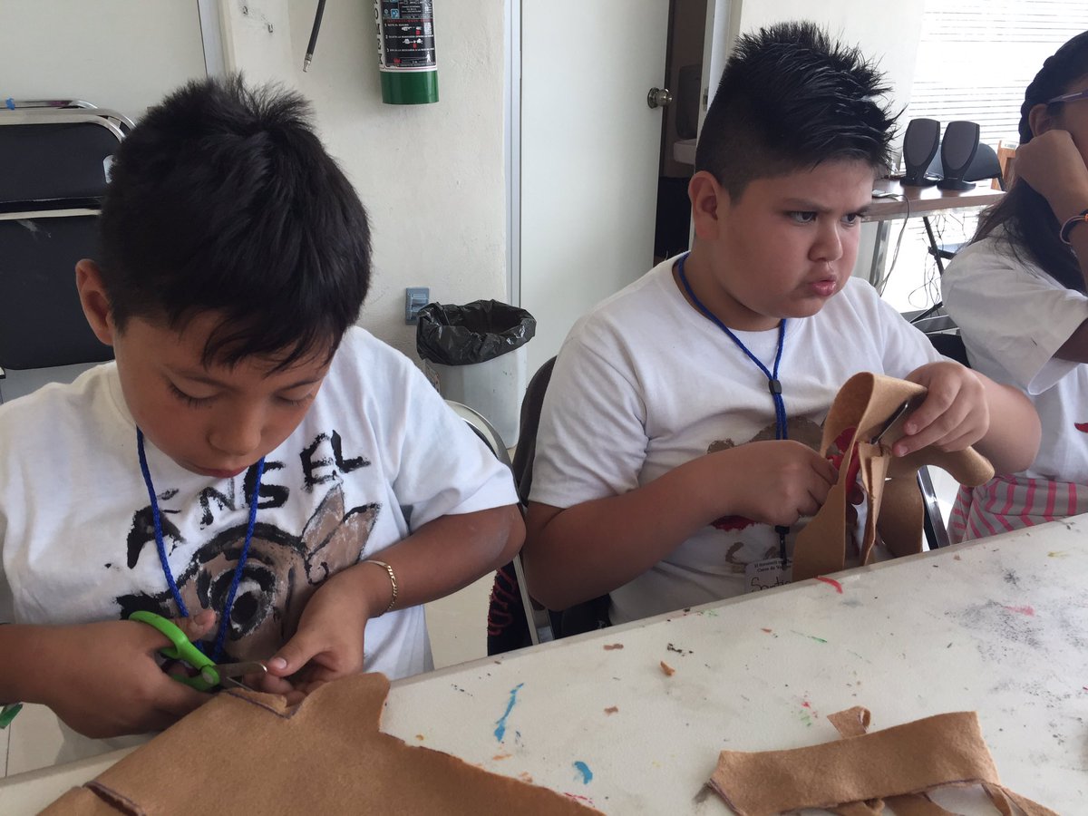 ZA_Tlatelolco's tweet photo. En el #curso de #verano fomentamos desarrollo de habilidades manuales y creativas de los participantes. #Tlatelolco #itzcuintli #guiñol https://t.co/kkdRFErTpW