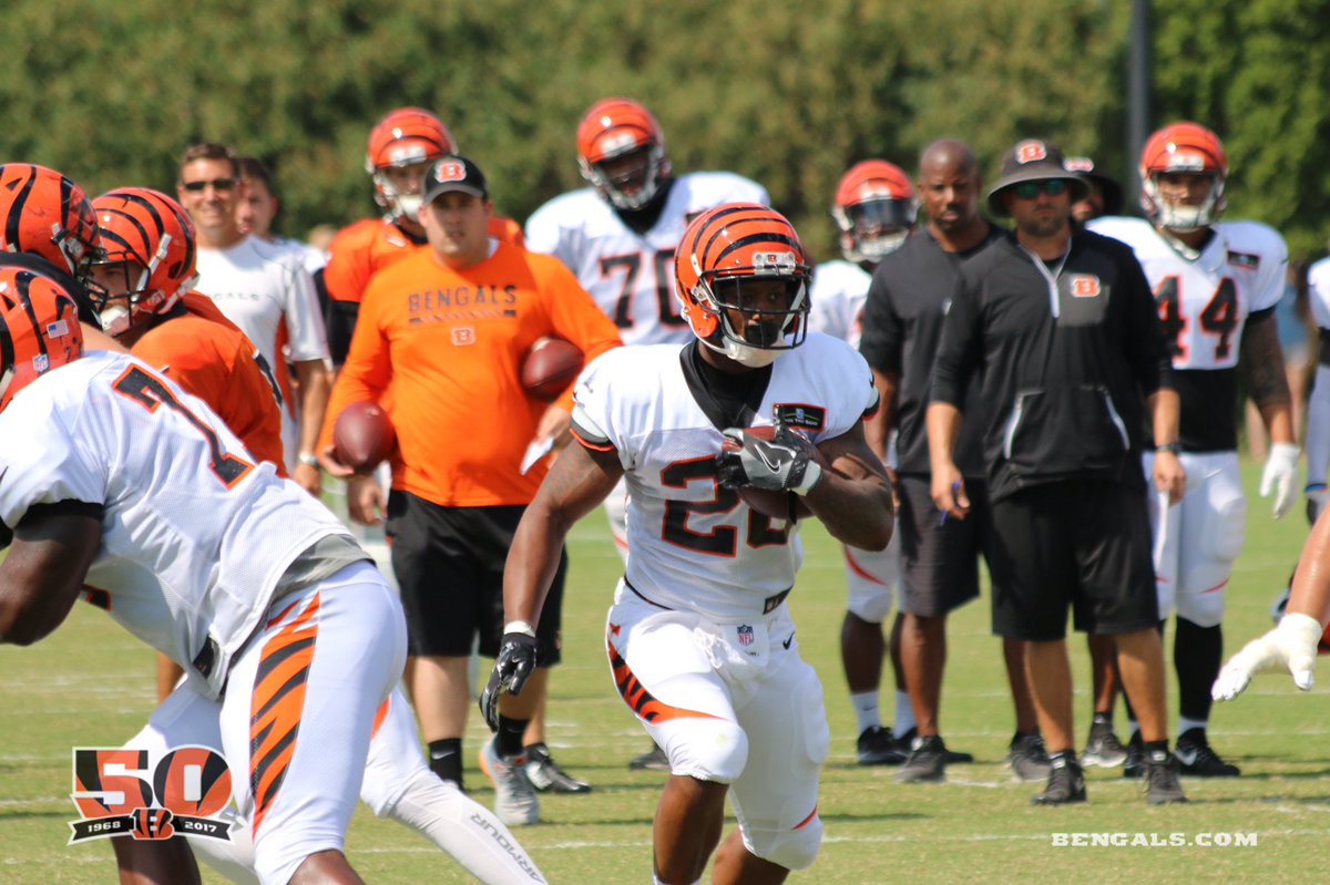 🏃💨 @Joe_MainMixon #Bengals50 https://t.co/wpnc7oHFGl