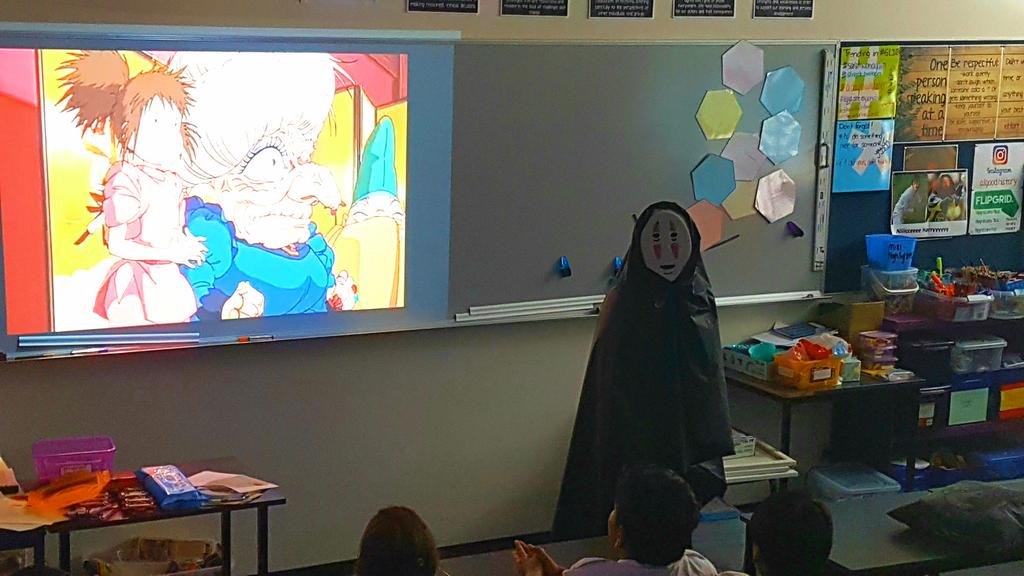 _KAL_'s tweet photo. Surprise visitor to the #allgEnglish class during our #SpiritedAway study #engchat #etaq surprisingly easy to make 😁 @kjlpatch @twitbernicat https://t.co/4Aif1Wl7a2