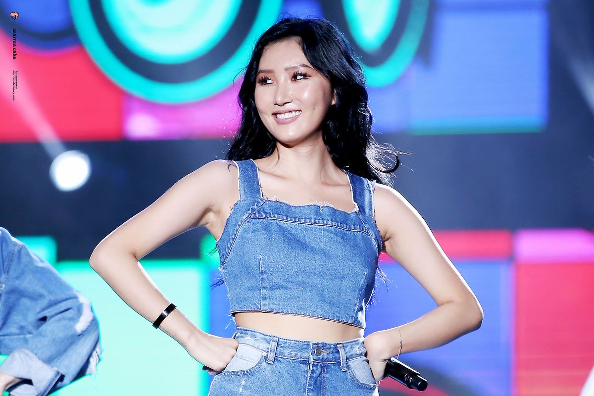 Imagini pentru hwasa mamamoo 2017