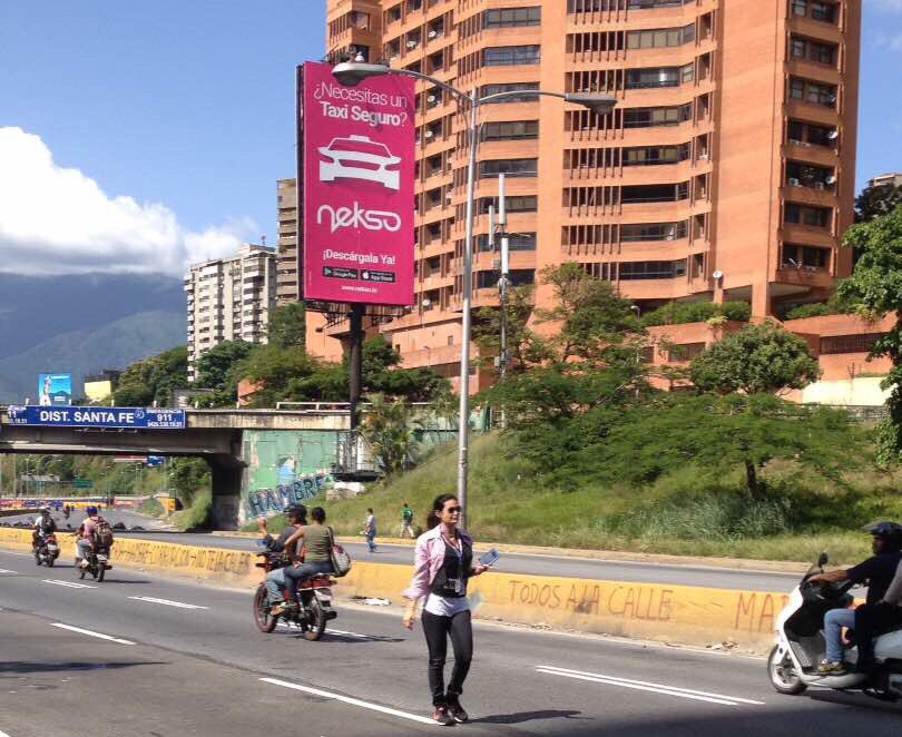 #8Ago AQUÍ ESTOY. En #Venezuela trabajando!
Yo tampoco sé cuando va a terminar, pero sigo luchando. Ese país que soñamos debe llegar!
