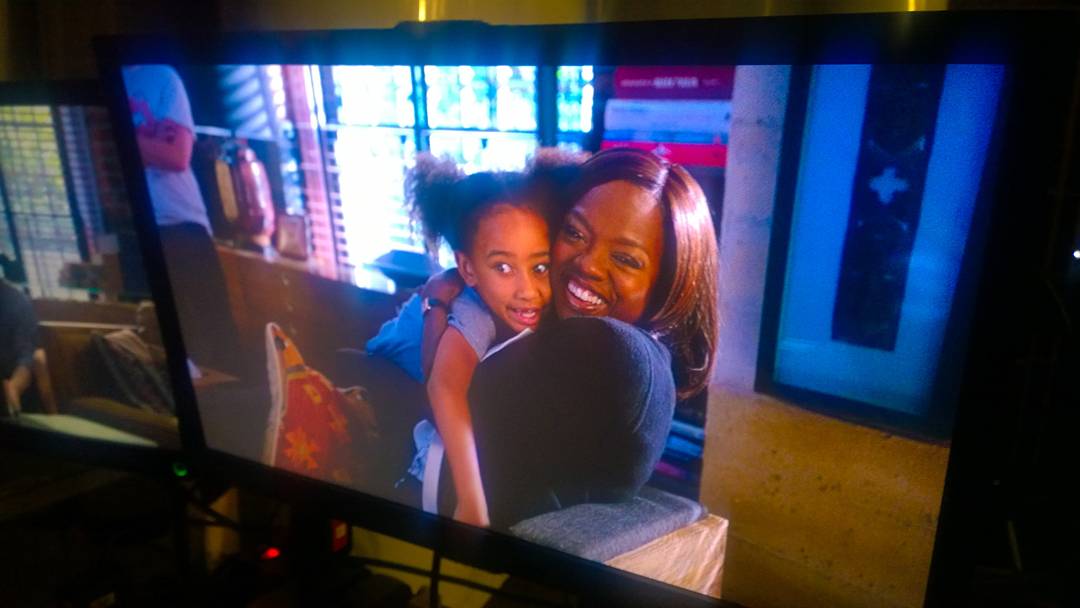 violadavis's tweet photo. Look who came to visit mommy on set today! 😍😘 https://t.co/cCUBEynxNM