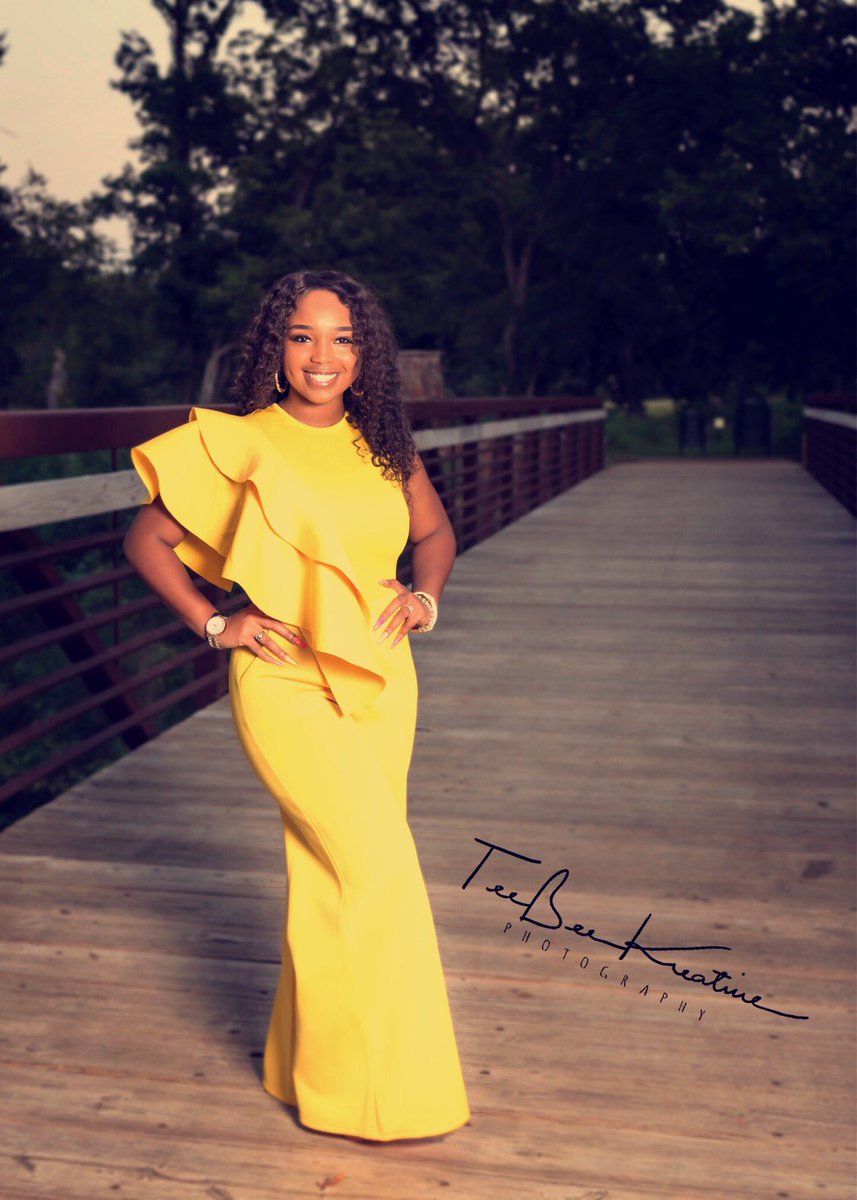HeyMissKitty's tweet photo. Guess who graduates from #TAMUC in 4 days ✨😏 https://t.co/GeMTrFF6UY