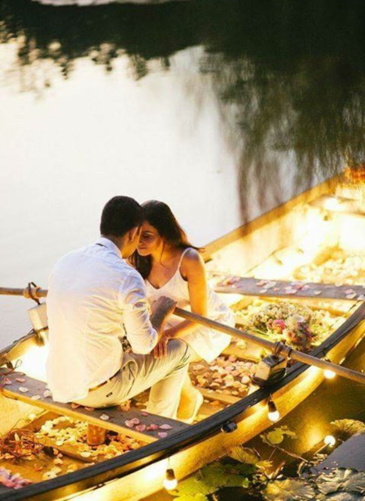 الحُـب ليس له عُمـر أبداً
هو بإختصـار : وفاء رجل ، وإكتفاء انثـى ❤️