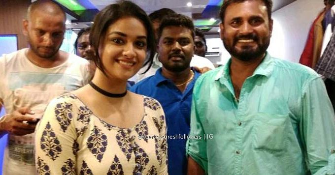 Follow_Keerthy's tweet photo. @KeerthyOfficial during @Suriya_offl #birthday #celebrations
#keerthysuresh #keerthy #keesuma #keerthukutty #Surya #Suriya https://t.co/kXoKaZjc8q
