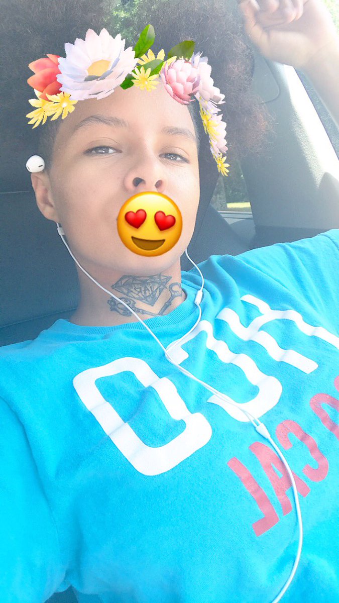 vivi_kmanz's tweet image. All Eyez On You😍💕