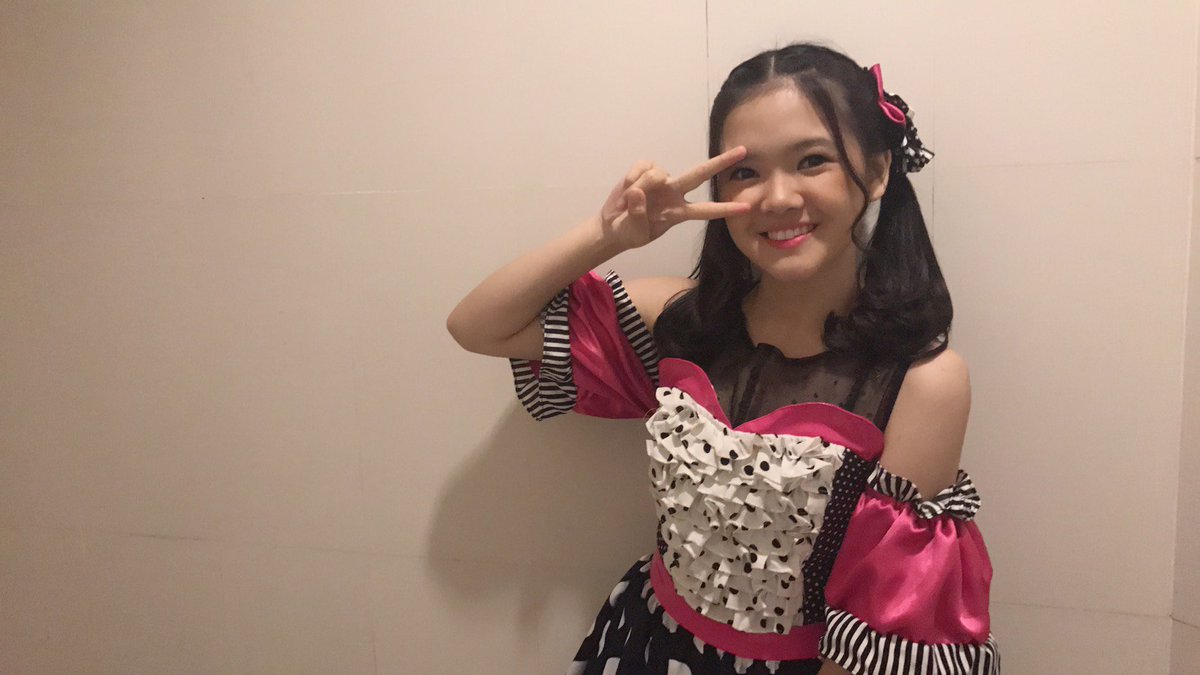 Semangat kegiatannya salam 2 jari eaa