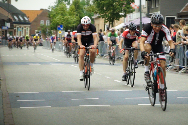 Toe aan een nieuwe uitdaging? Fiets een <a href="/KNWU/">KNWU</a> funklassewedstrijd 🏁 Check de ☀️zomerkalender hier knwu.nl/magazine/funkl…