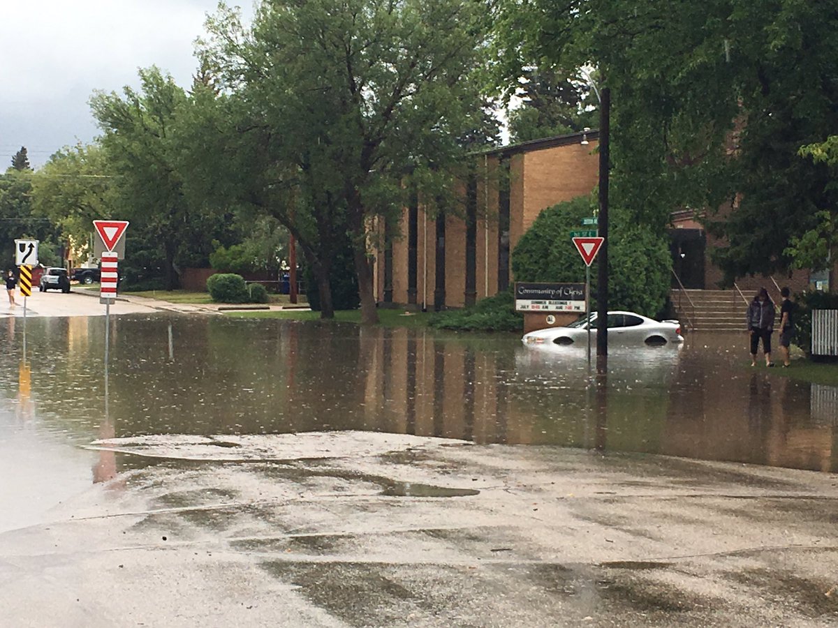 saskweather's tweet photo. Stoon today. Off Taylor and Taylor corner Broadway. @PQuinlanGlobal @WXWatchersSK #skstorm https://t.co/U64EMZwdoC