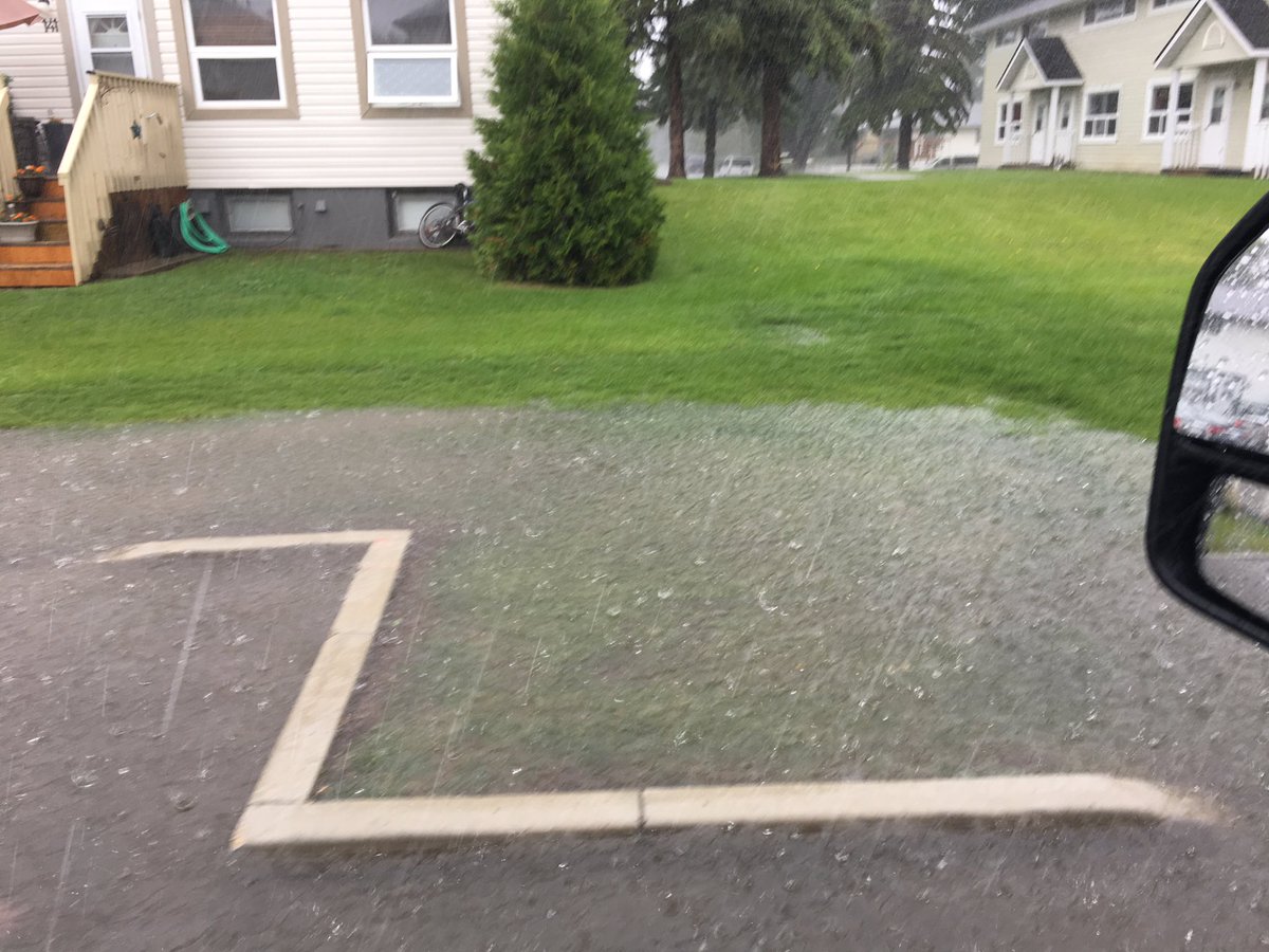 saskweather's tweet photo. Stoon today. Off Taylor and Taylor corner Broadway. @PQuinlanGlobal @WXWatchersSK #skstorm https://t.co/U64EMZwdoC