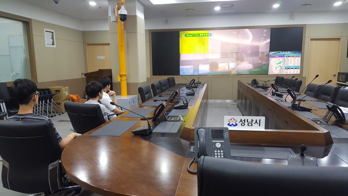 wisehyun's tweet photo. #성남시 는 방학을 맞이하여 중고등학생 대상 지방행정체험을 하고있습니다 #정보정책과 가 하는일 및 시설물을 소개중입니다
친구들에게 소중한 체험이 되었으면 좋겠네요 https://t.co/j7Zldj4T5m