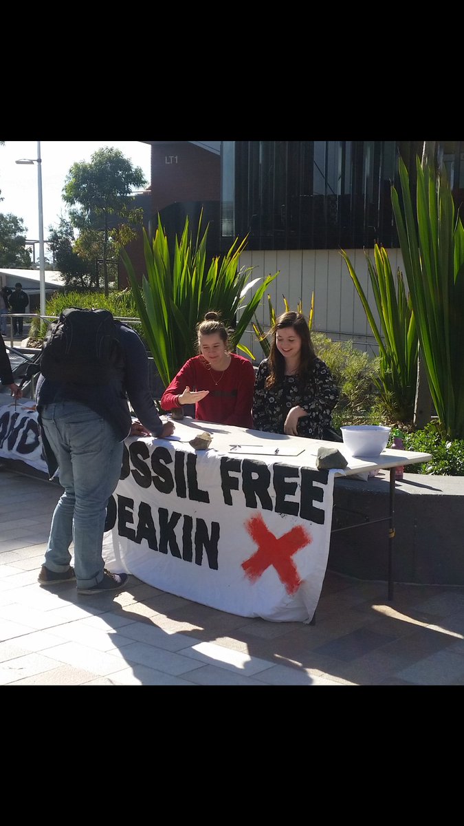 ffdeakin's tweet image. Fossil Free Deakin is hanging out on Mutant Way right now. Come and say hi and help us get @Deakin to divest!
#fossilfreeunis #deakindivest