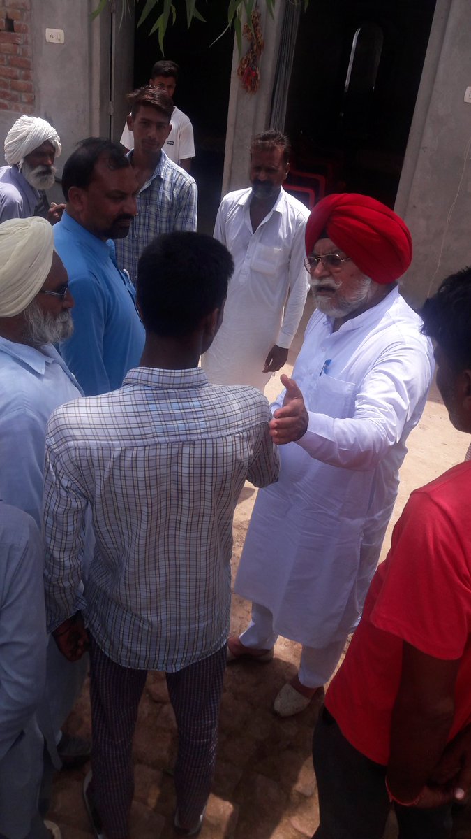BaldevSinghAzad's tweet photo. Halka Malout -- Pind Sotha de workers naal meeting karde hoe ... https://t.co/yvH3ygi3V1