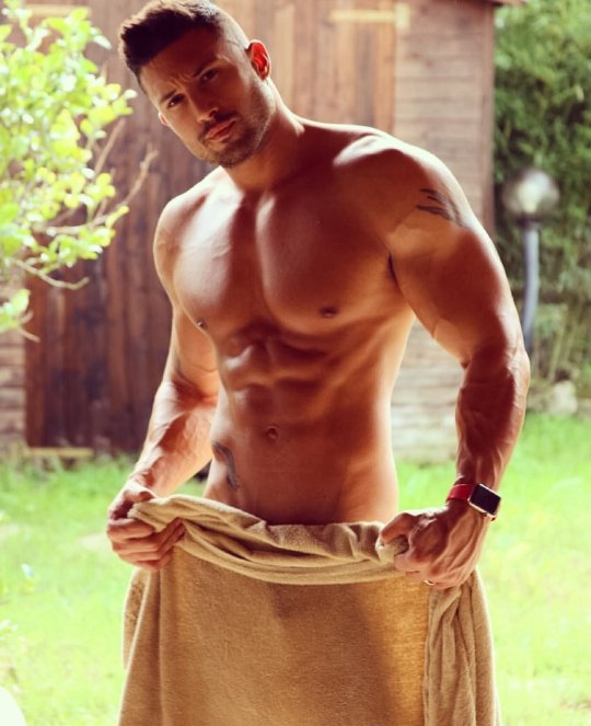 DGwRvokWAAEl6eu.jpg:large