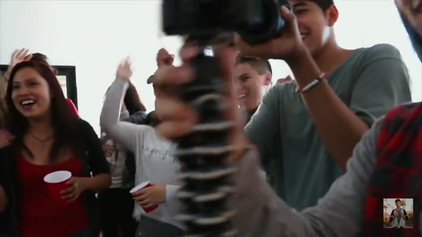 Eliza_DM24's tweet photo. Gracias por hacerme parte de este gran vídeo mi Batinovio!! :3 
Te amo mi colombiano Fav. 💟 
Soy la de negro con rojo jejeje https://t.co/QHo4MParX7