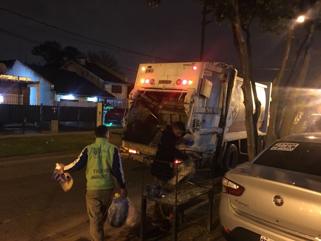 EspaciosPub's tweet photo. HIGIENE URBANA|Finalizamos la jornada realizando los trabajos de recolección de residuos y barrido de calles para mantener la higiene. https://t.co/etm3kv7WOc