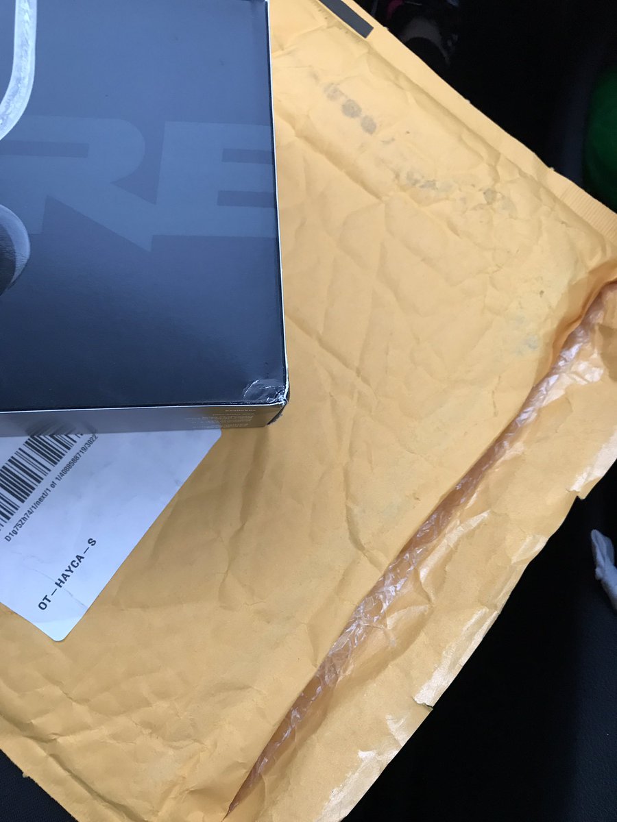 _vyluong's tweet photo. @amazon paid $$$$ for these headphones and it was shipped to me in an envelope... I died a bit inside https://t.co/lmI6xafcAr